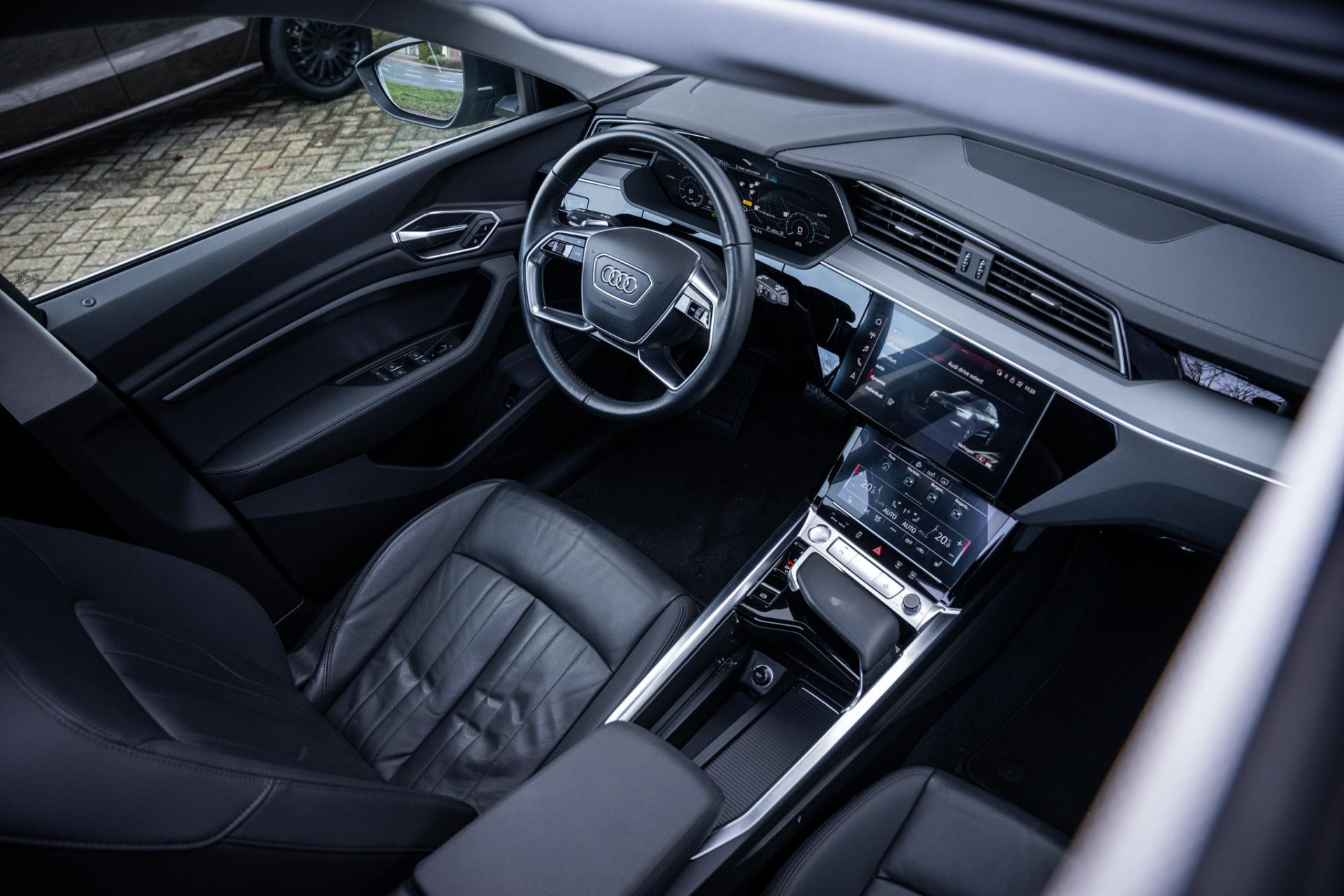 Hoofdafbeelding Audi e-tron