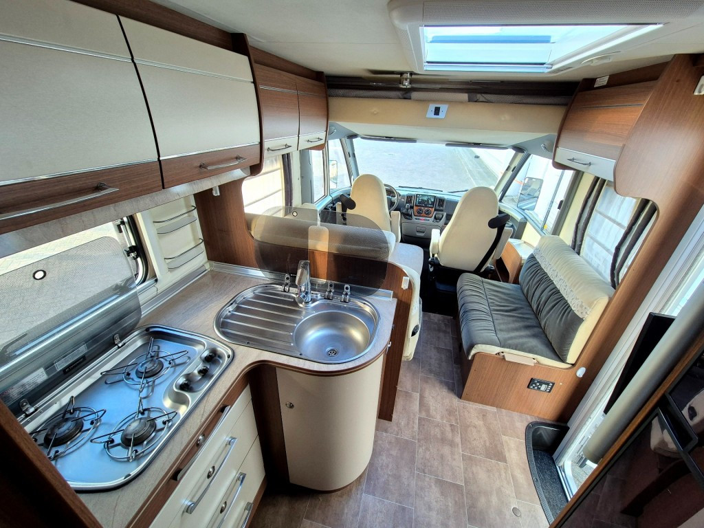 Hoofdafbeelding Bürstner Aviano I684 Zeer Complete Camper