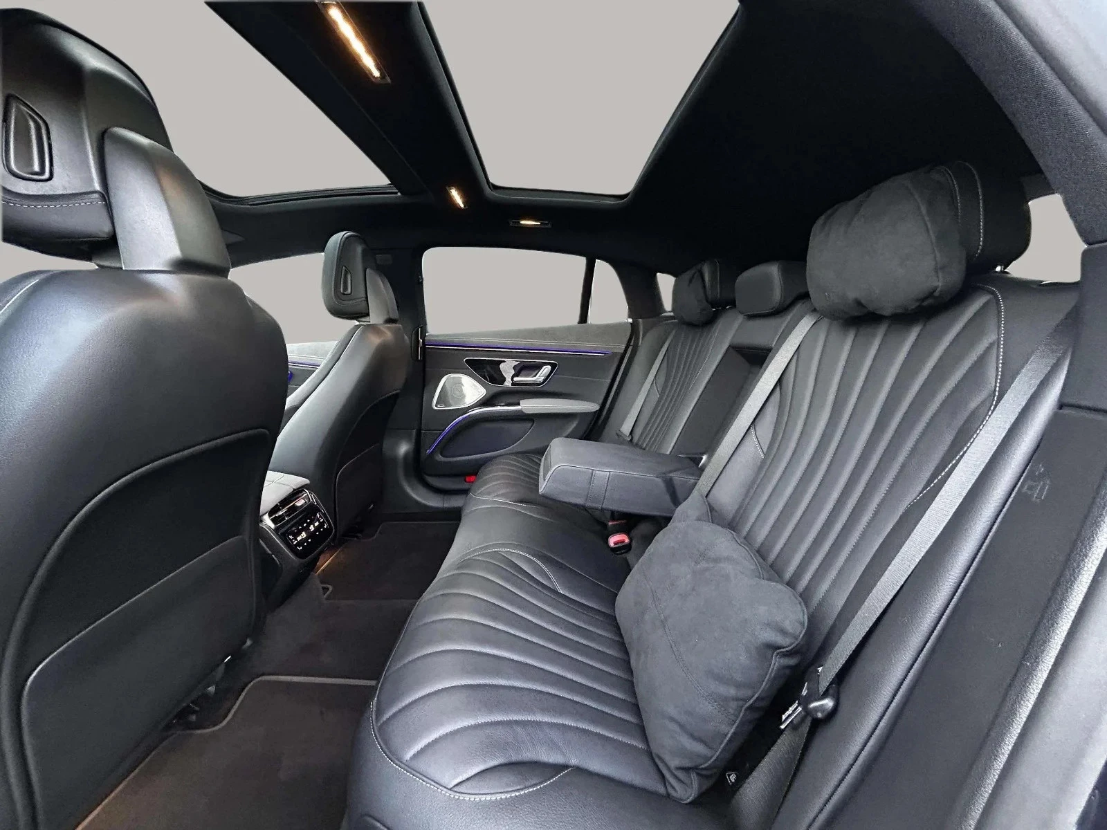 Mercedes-Benz-EQS-image-14