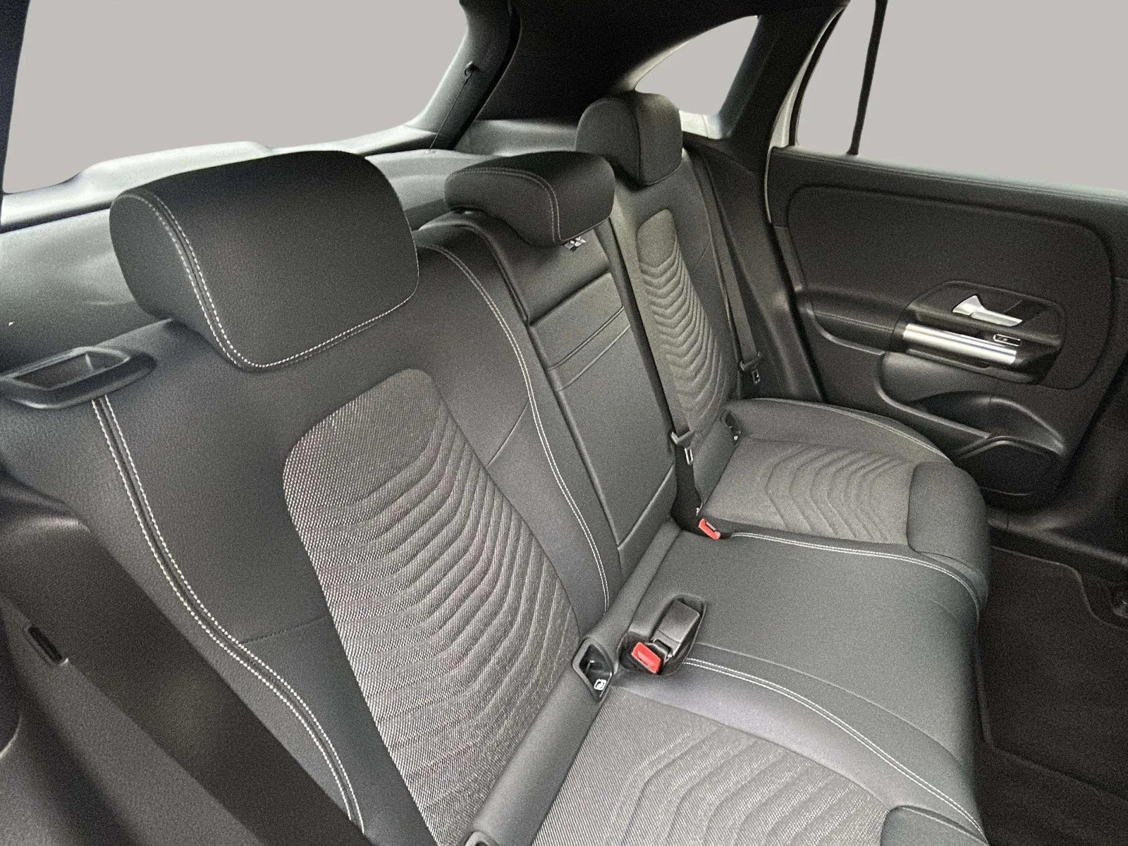 Mercedes-Benz-EQA-image-16