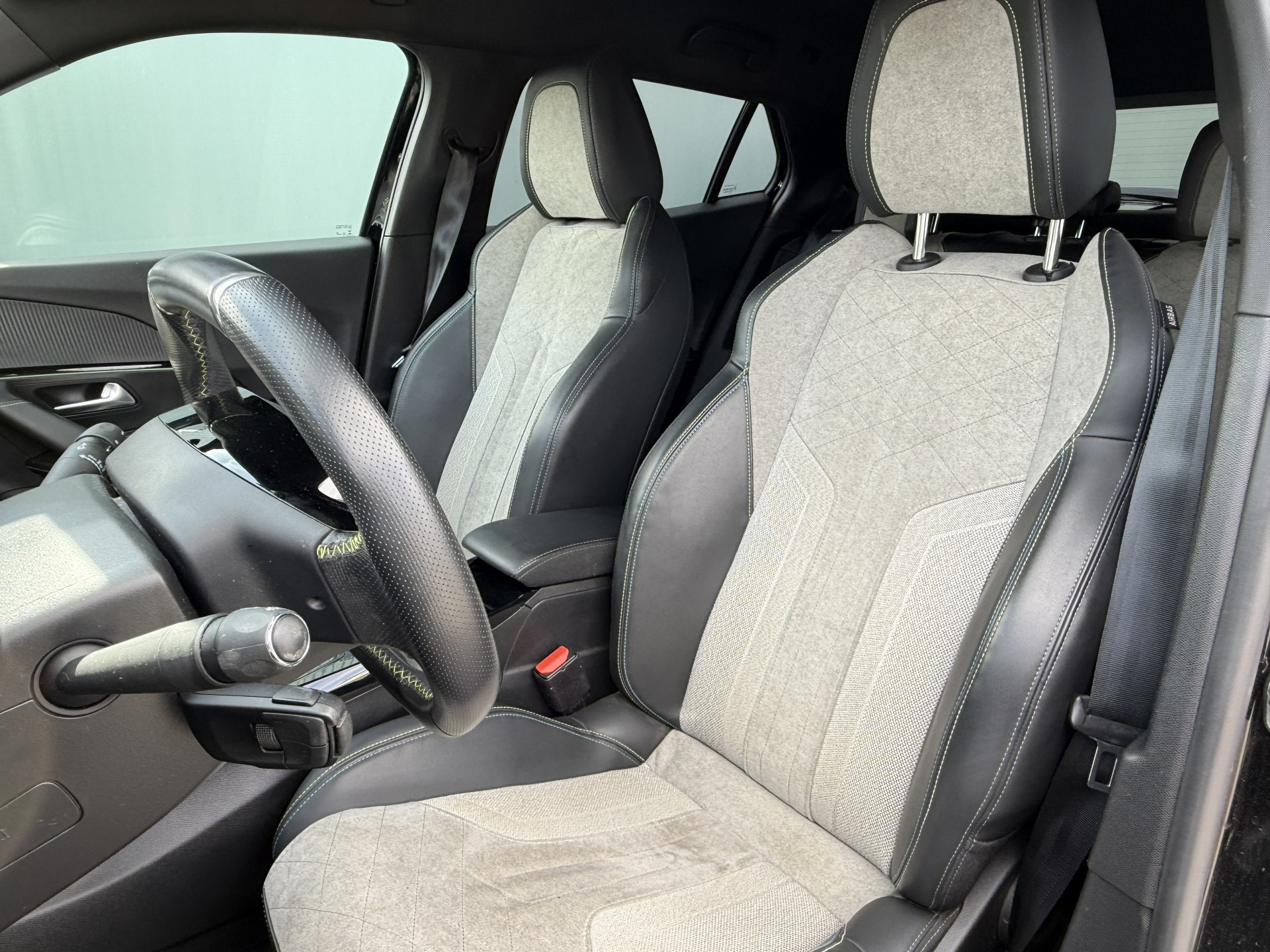 Hoofdafbeelding Peugeot e-2008