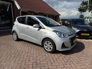 Hoofdafbeelding Hyundai i10 Hyundai i10 1.0I COMFORT 5-DRS NAVIAGATIE/RADIO/AIRCO/CRUISE CONTROL/ENZ.