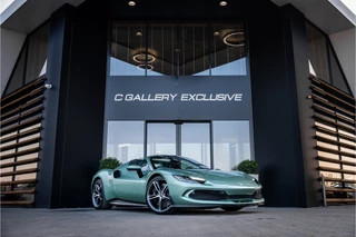 Ferrari 296 GTS 3.0 V6 - Verde Francesca | Spyder l 830PK! l Race Display l Racing Seats | Carbon