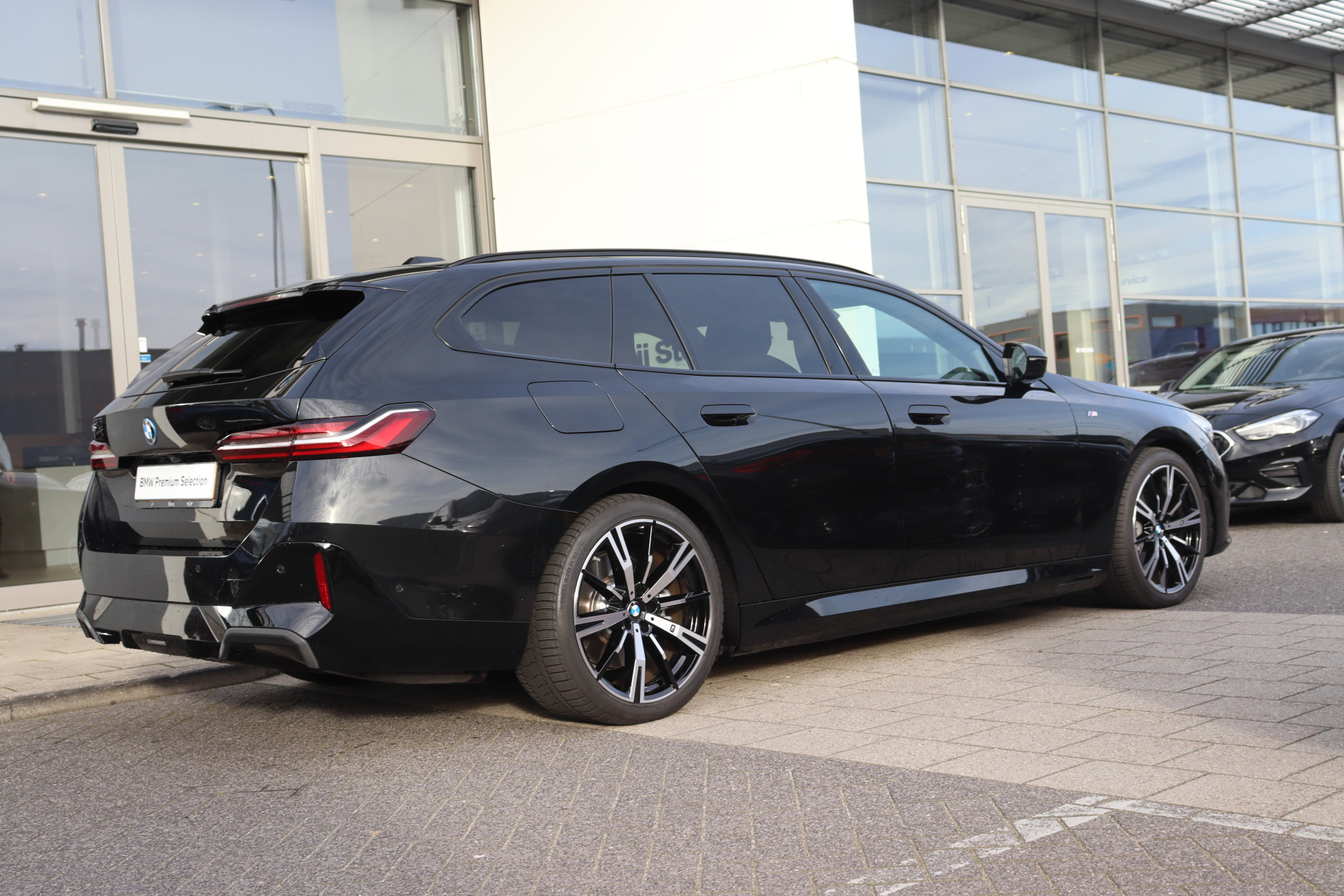 Hoofdafbeelding BMW i5