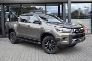 Toyota Hilux 2.8 D.C. INVINCIBLE AT BE TREKKER 5 SITZ VAN MET acc.