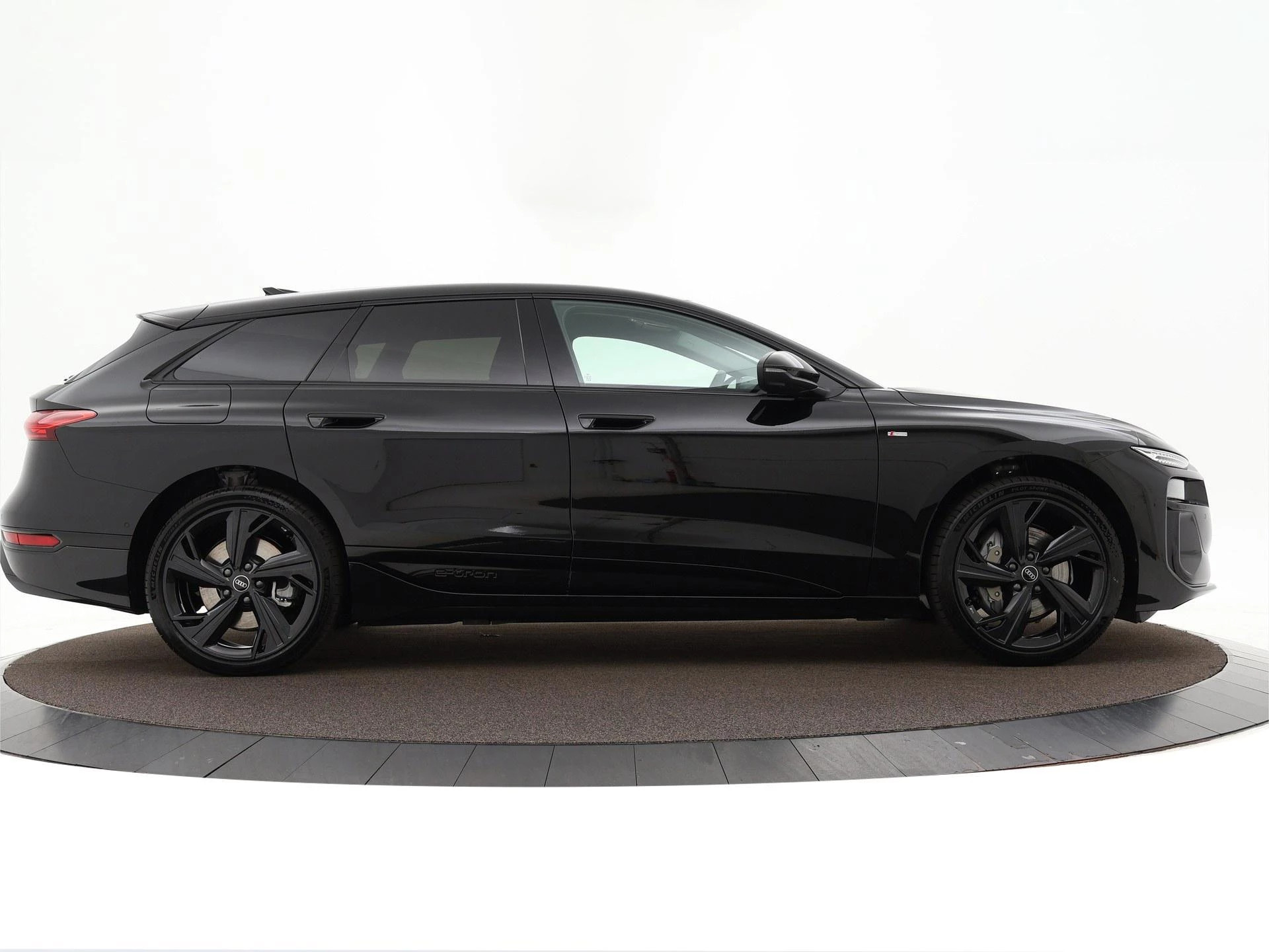 Hoofdafbeelding Audi A6 Avant e-tron