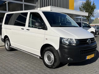 Volkswagen Transporter Kombi 2.0 TDI 140 pk DSG Automaat L1H1 BM 20 stuks op Voorraad !!!  BTW en BPM vrij Airco Cruise control PDC Trekhaak 1e eigenaar Ideaal voor ombouw naar camper Euro 5
