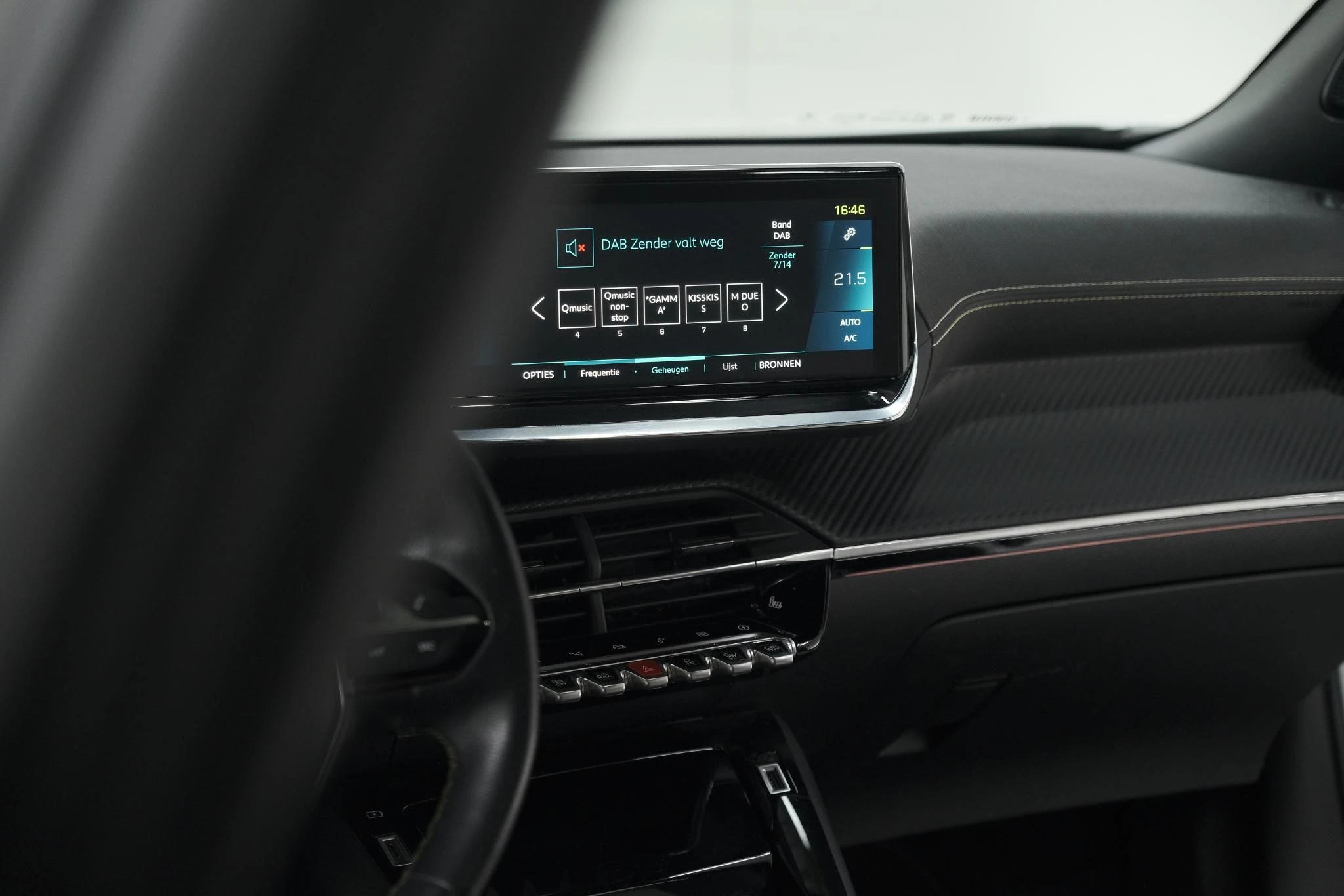 Hoofdafbeelding Peugeot e-2008