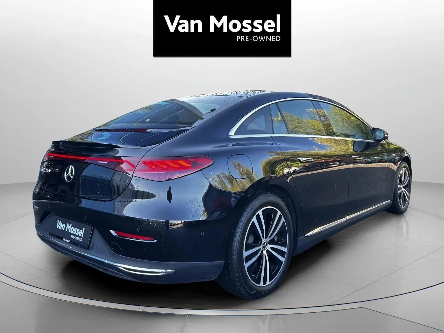 Mercedes-Benz-EQE-image-4