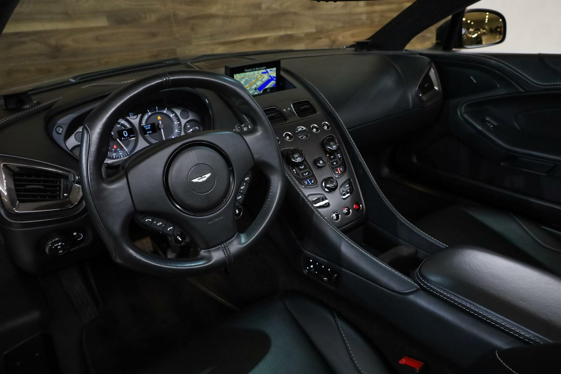 Hoofdafbeelding Aston Martin V12 Vanquish