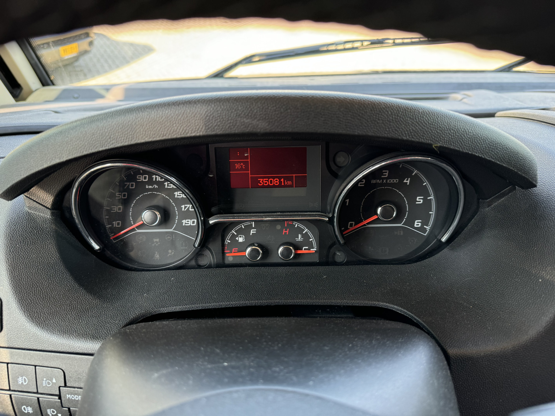 Hoofdafbeelding Knaus R03