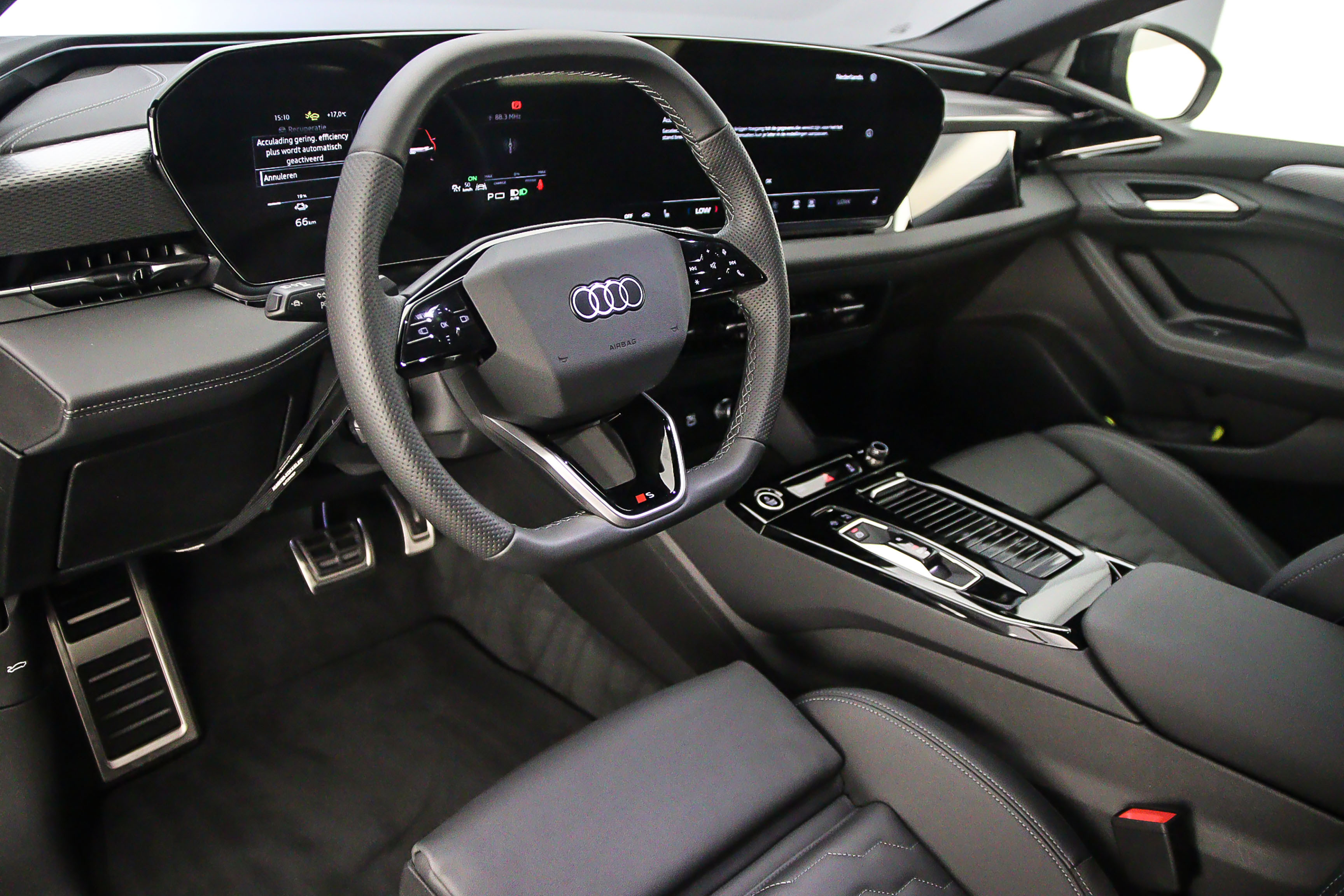 Hoofdafbeelding Audi A6 Avant e-tron