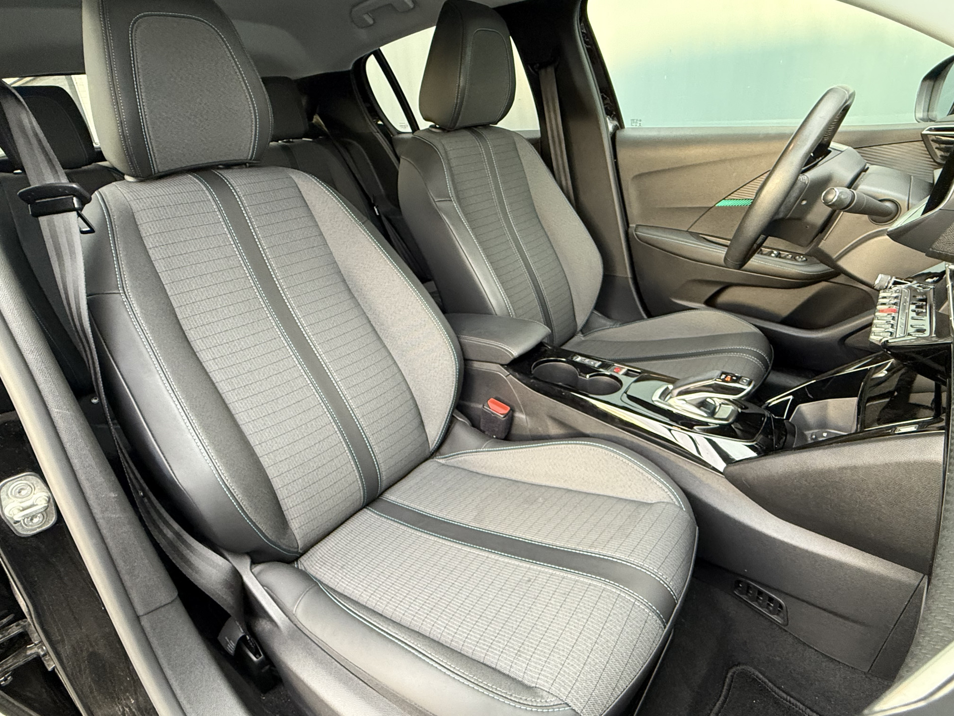 Hoofdafbeelding Peugeot e-208