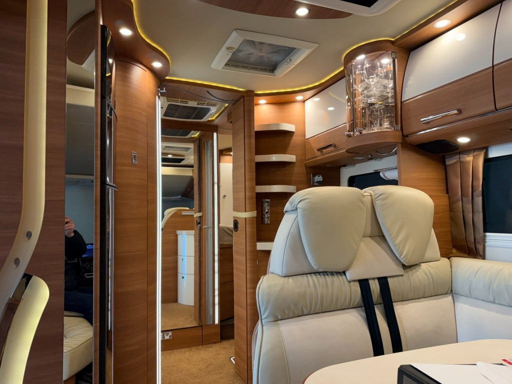 Hoofdafbeelding Carthago Chic C-line 5.0 Qb Suite 180pk Automaat