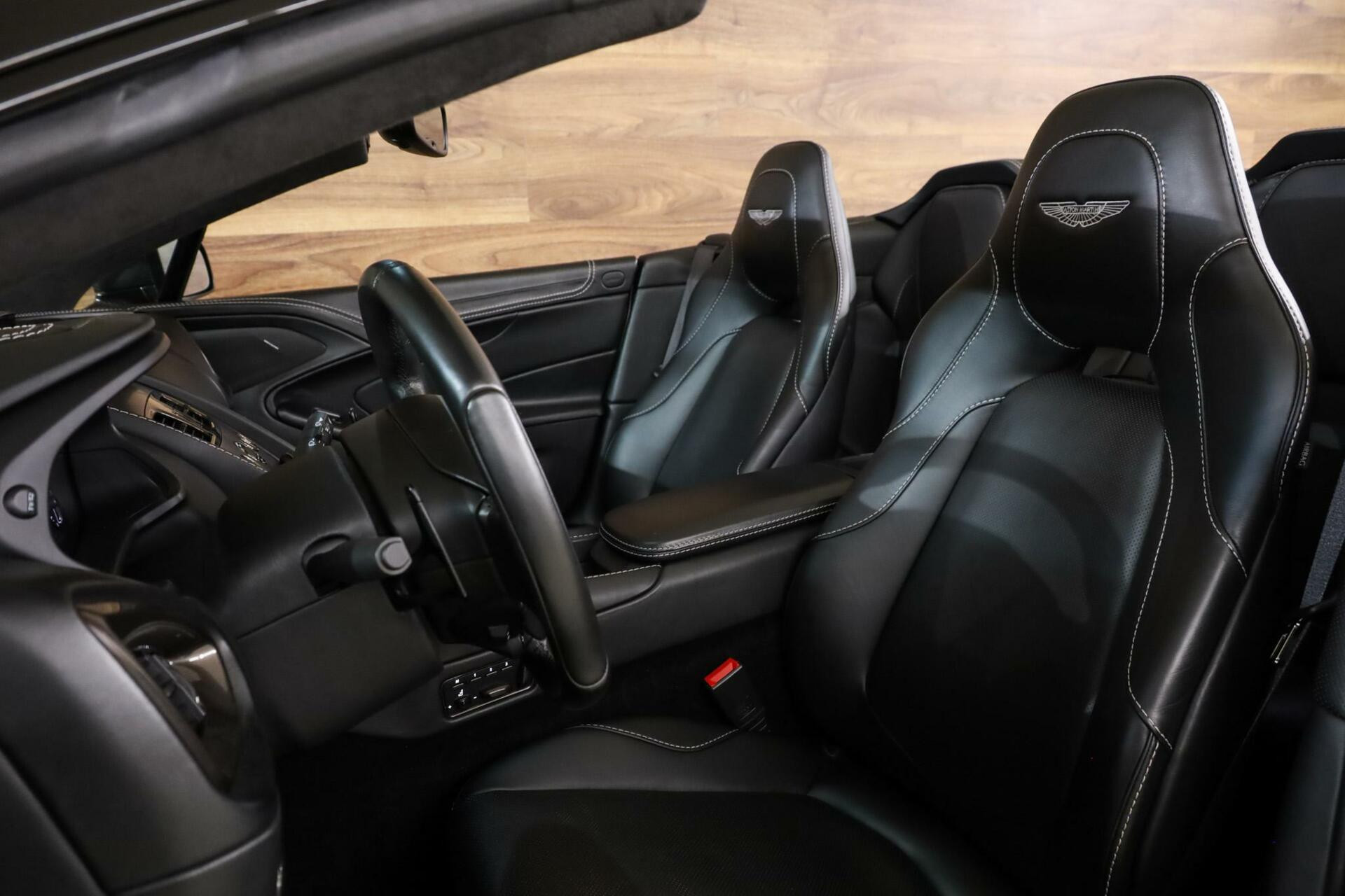 Hoofdafbeelding Aston Martin V12 Vanquish