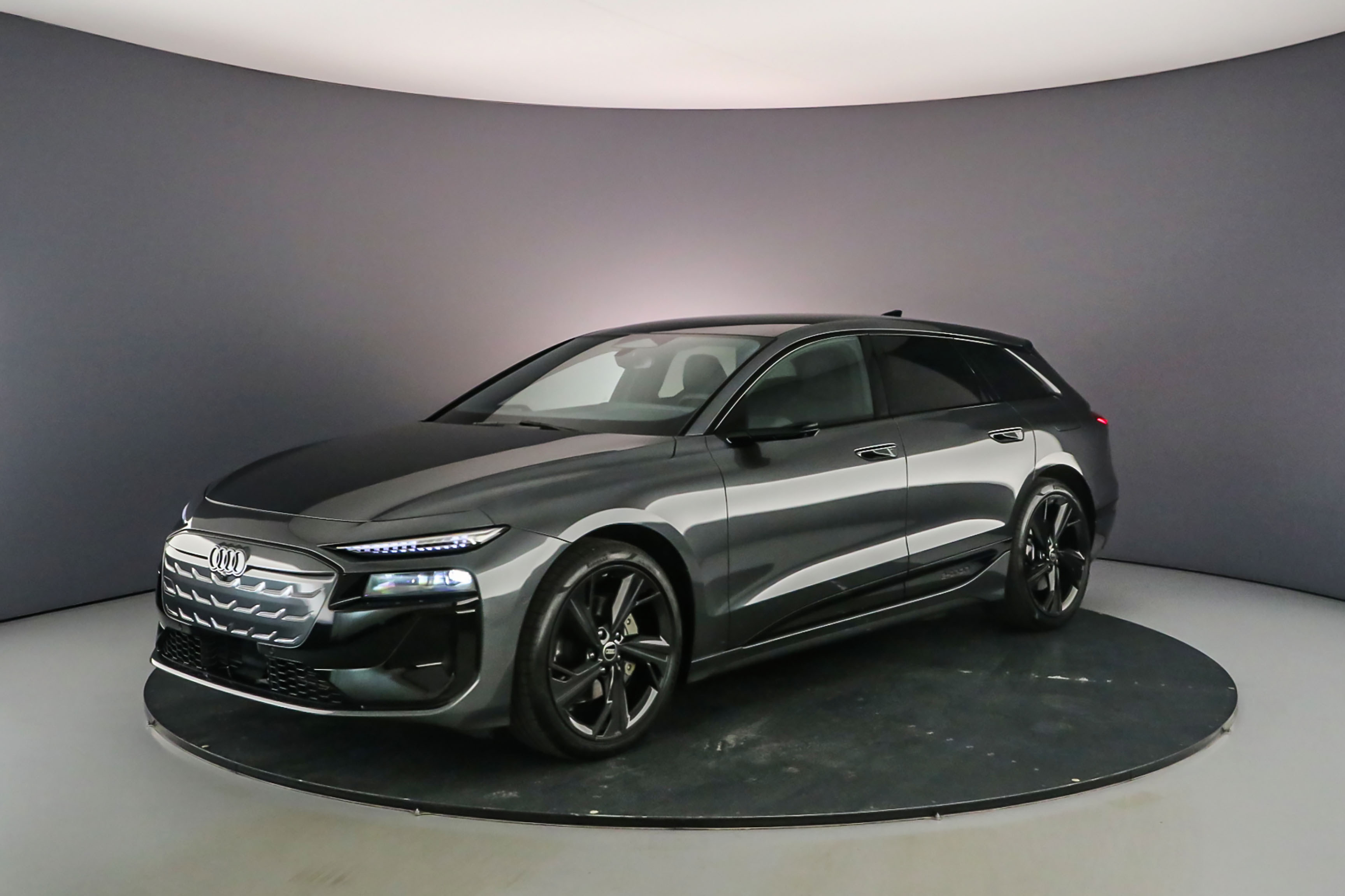 Hoofdafbeelding Audi A6 Avant e-tron