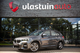 BMW X1 xDrive25e Executive , Glazen panoramadak, Head-up display, Achteruitrijcamera, Sfeerverlichting,