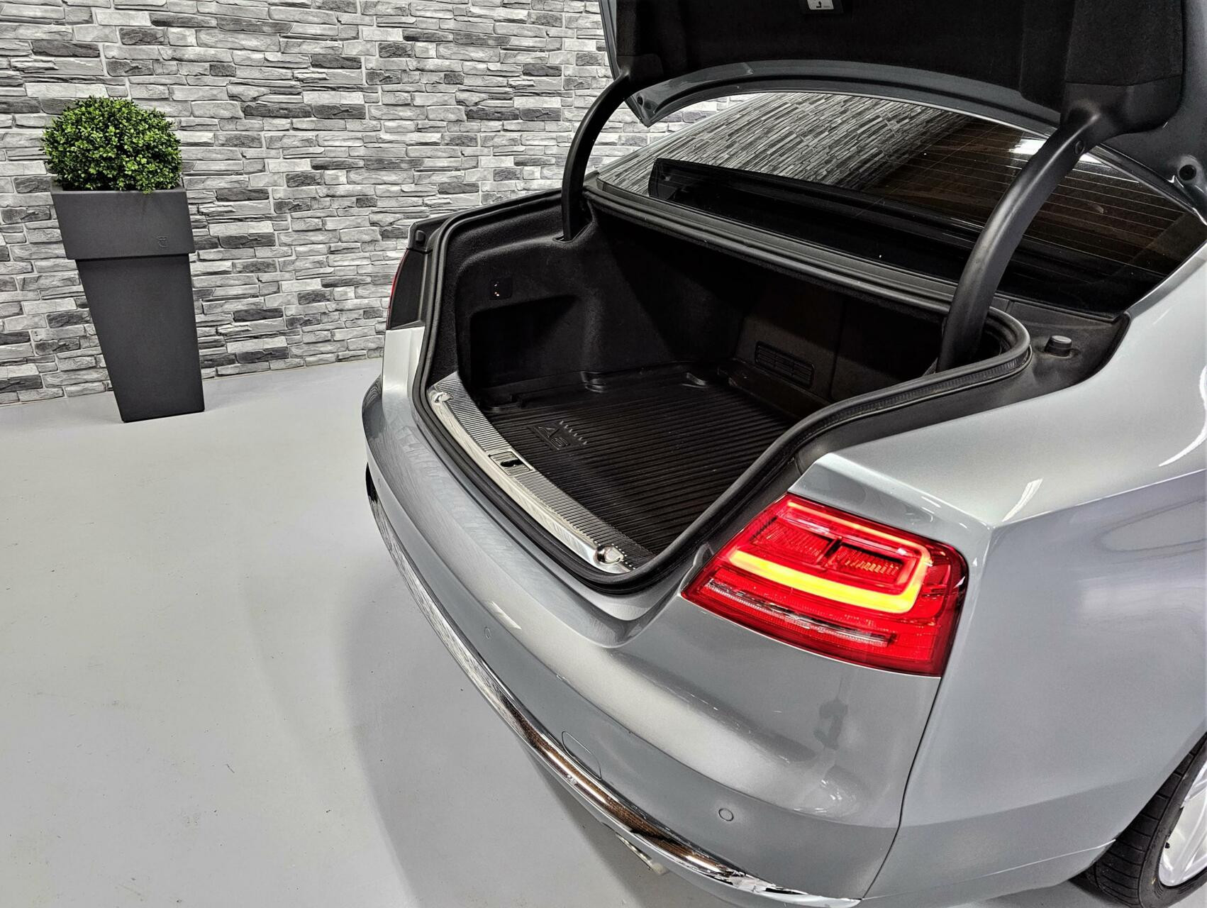 Hoofdafbeelding Audi A8