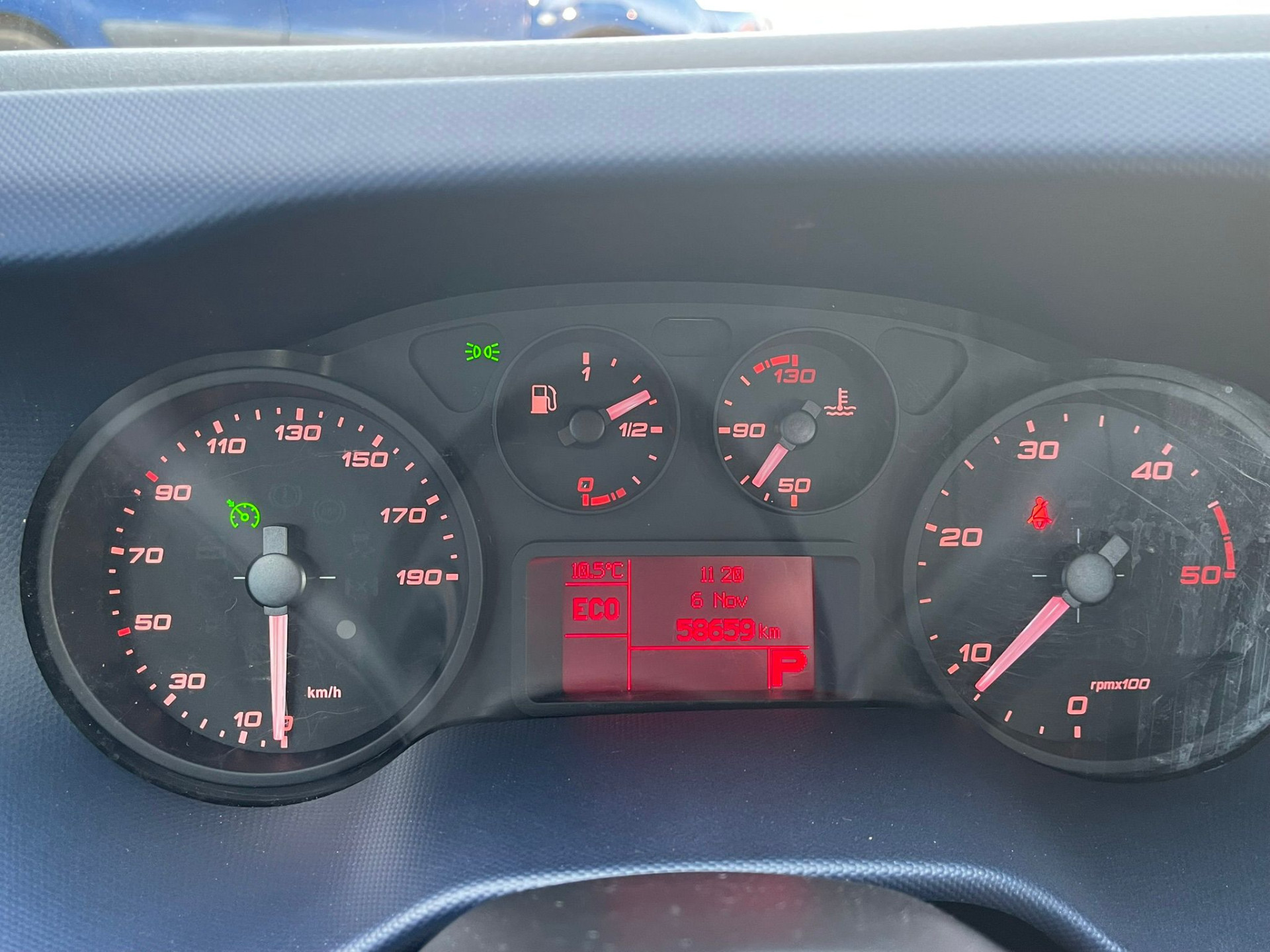 Hoofdafbeelding Iveco 40C16 Be-Trekker +  Semi Dieplader Veldhuizen 7.5 M Automaat / Nieuwstaat!