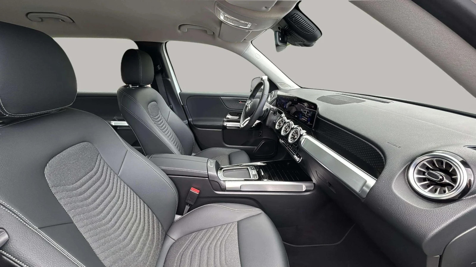 Mercedes-Benz-EQB-image-9