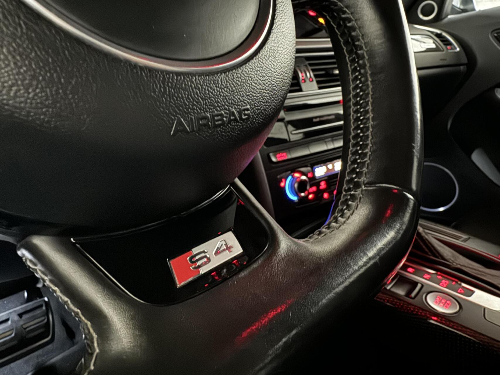 Hoofdafbeelding Audi S4