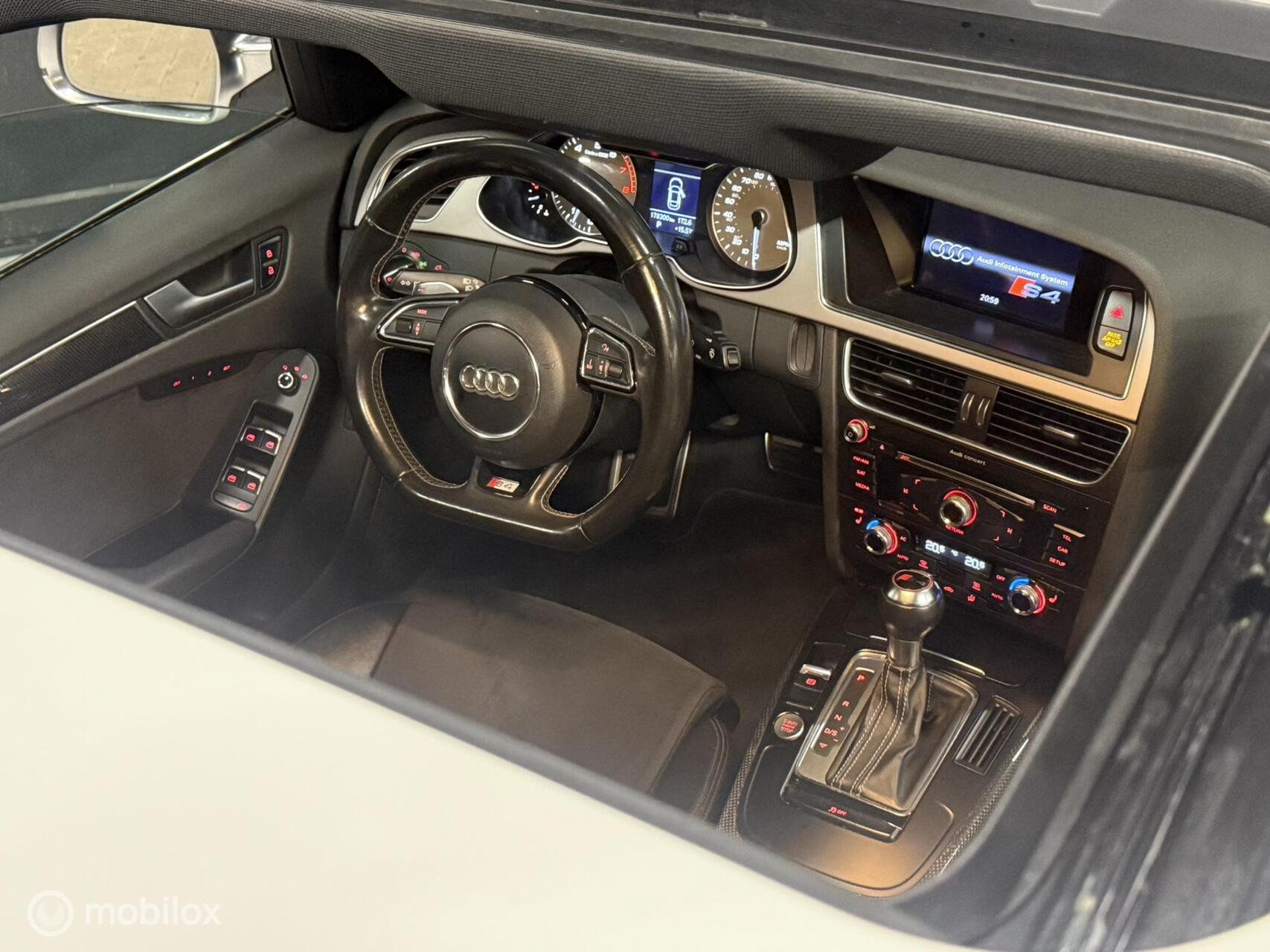 Hoofdafbeelding Audi S4