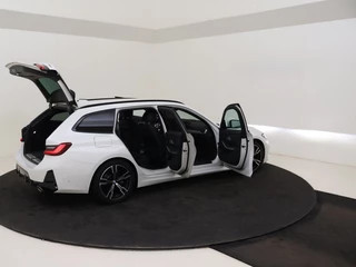 BMW 3 Serie BMW 3 Serie Touring 318i M-Sport | Headup | Cruise | LM18