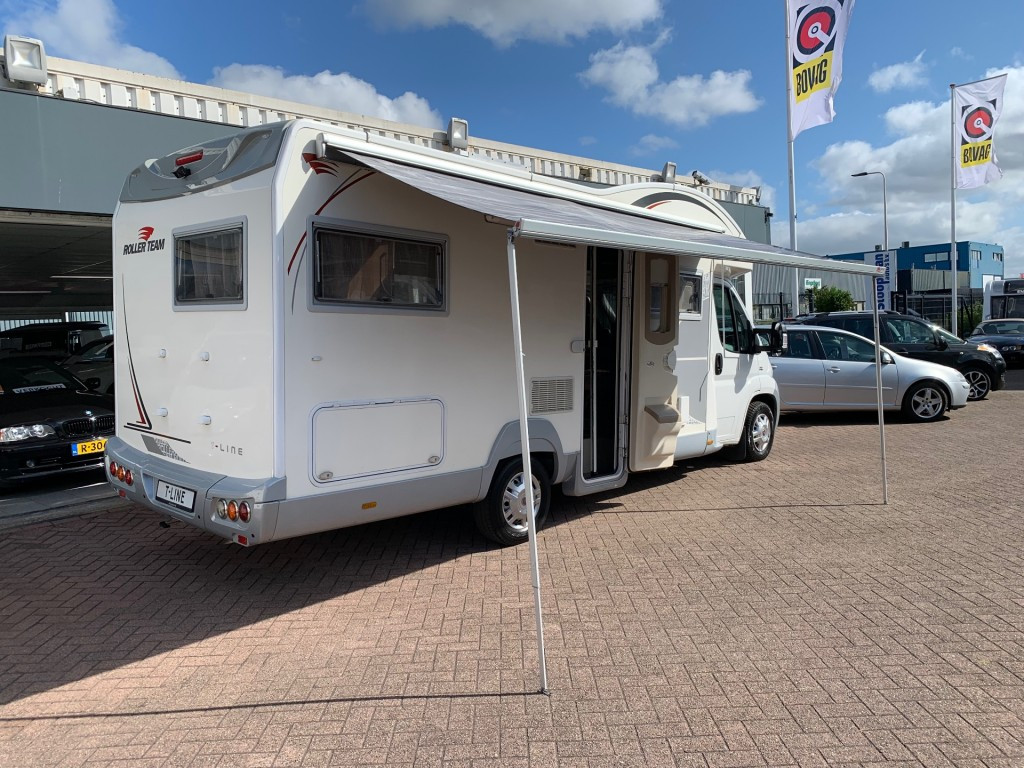 Hoofdafbeelding Roller Team T-line 255 Airco 6x Slaappl. 5 Gordels