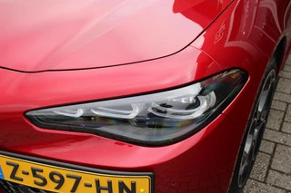 Alfa Romeo Giulia Alfa Romeo Giulia 2.0 T 280PK GME AWD VELOCE | ROSSO ETNA | SPERDIFFERENTIEEL Q4 | HARMAN KARDON BEAUTIFUL SOUND PACK 900W INCLUSIEF LEDEREN DASHBOARD | ALARM SYSTEEM | RIJASSISTENPAKKET | DODEHOEK DETECTIE | ELEKTRISCH BEDIENBARE VOORSTOELEN MET GEHEUGEN FUNCTIE | LEDEREN BEKLEDING | ZWARTE HEMELBEKLEDING | FULL LED MATRIX KOPLAMPEN | NAVIGATIE | APPLE CARPLAY/ANDROID AUTO | PARKEERSENSOREN VOOR EN ACHTER | 19