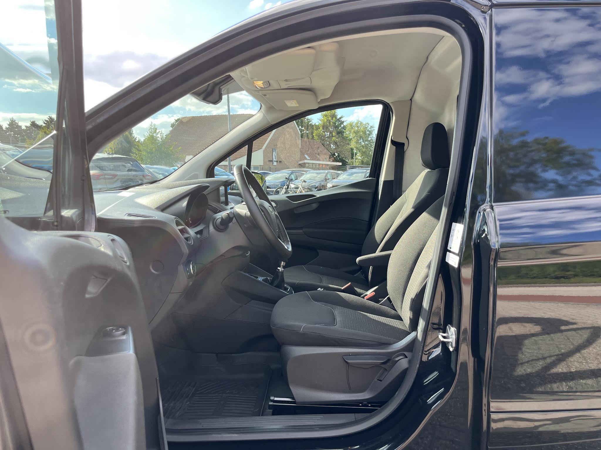 Hoofdafbeelding Ford Transit Courier