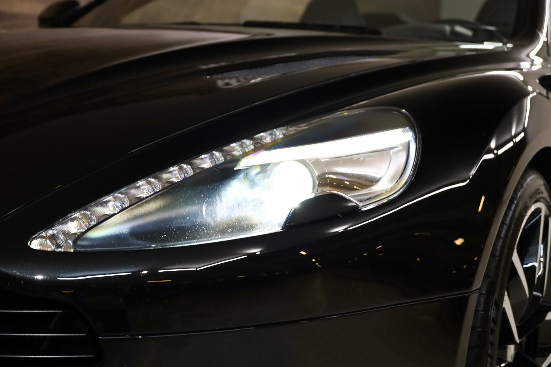 Hoofdafbeelding Aston Martin V12 Vanquish