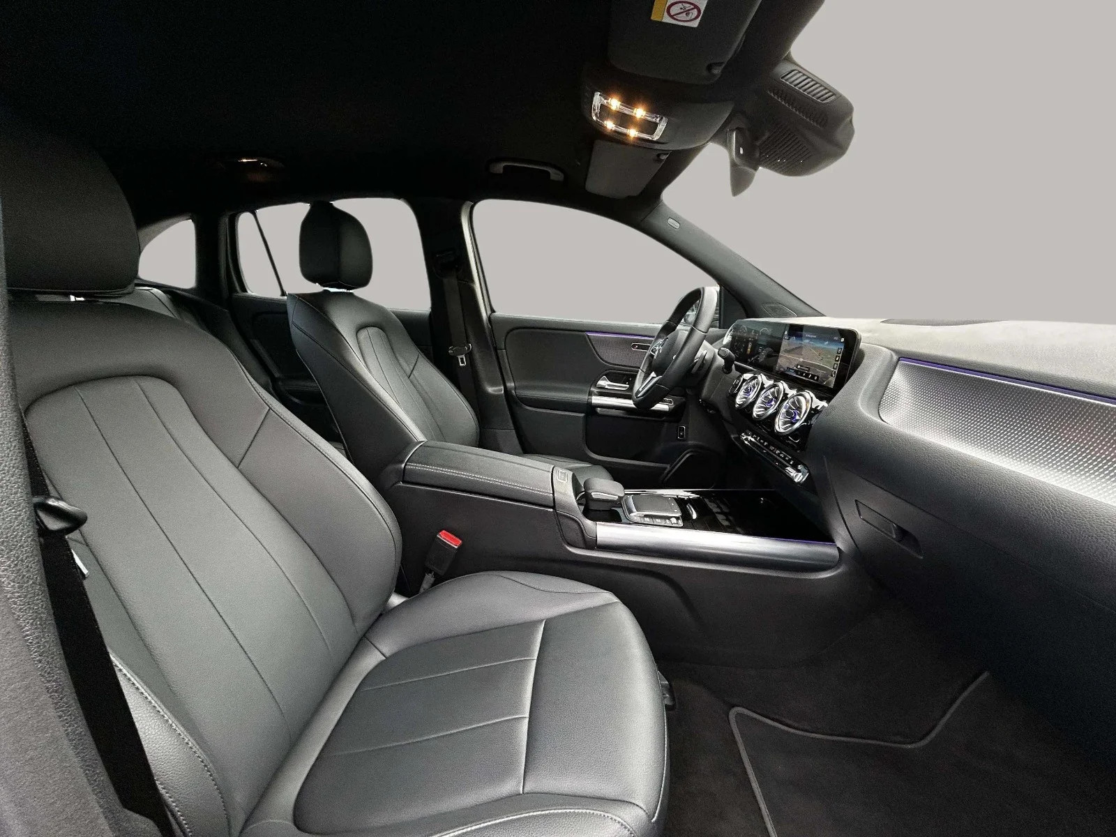 Mercedes-Benz-EQA-image-12