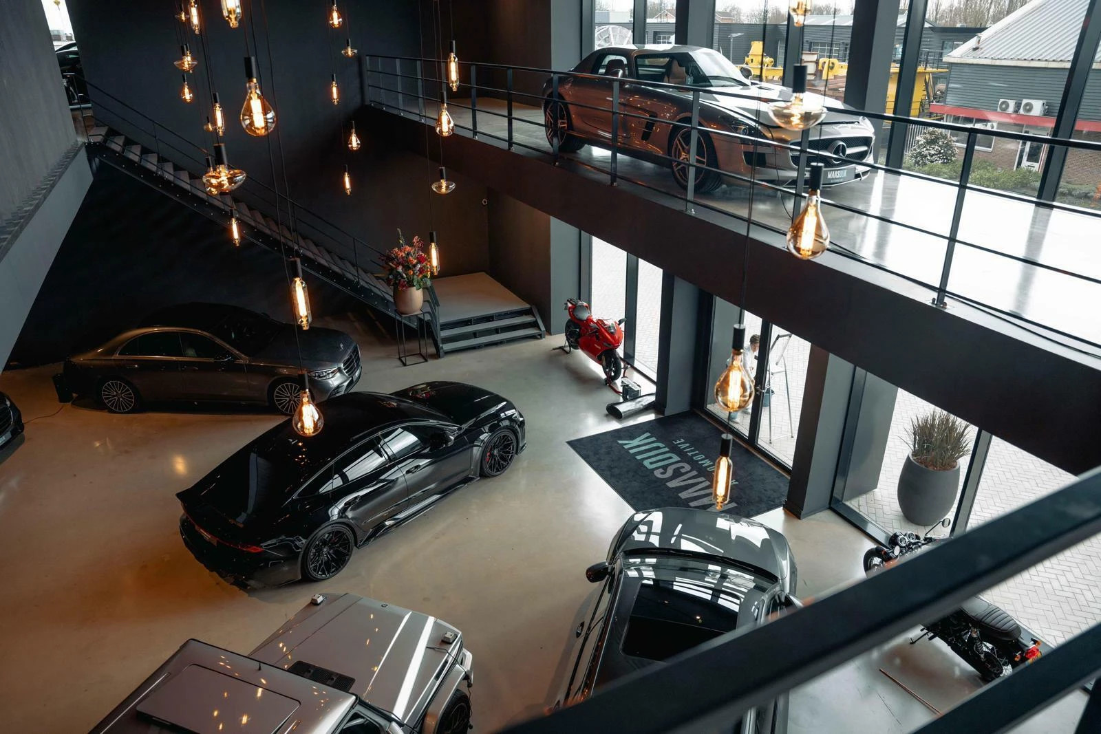 Hoofdafbeelding Aston Martin V12 Vanquish