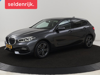 BMW 1-serie 118i Executive | Sport Line | Camera | Carplay |  Sportstoelen | Live Cockpit | Navigatie | Full LED | Climate control | Sfeerverlichting | Cruise control | Park Assist | Bluetooth | Getint glas