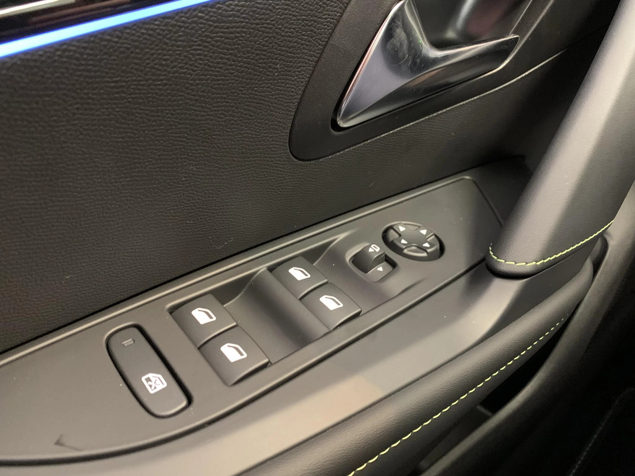 Hoofdafbeelding Peugeot e-208