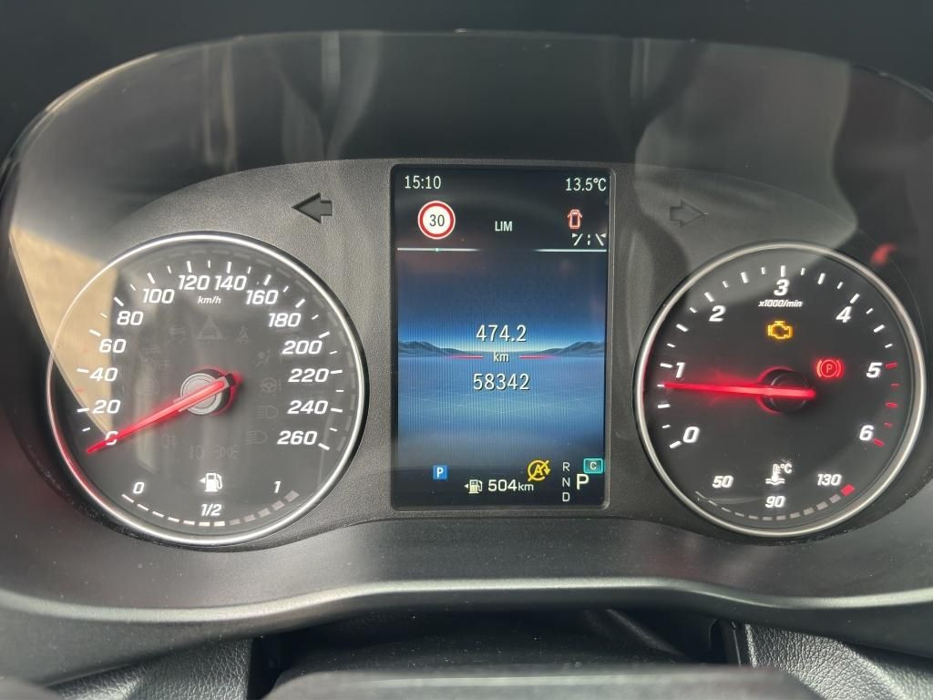 Mercedes-Benz-Vito-image-14