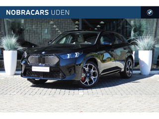 BMW iX2 eDrive20 High Executive M Sport / Panoramadak / Sportstoelen / M Adaptief onderstel / Head-Up / Parking Assistant Plus / Comfort Access / Stoelverwarming