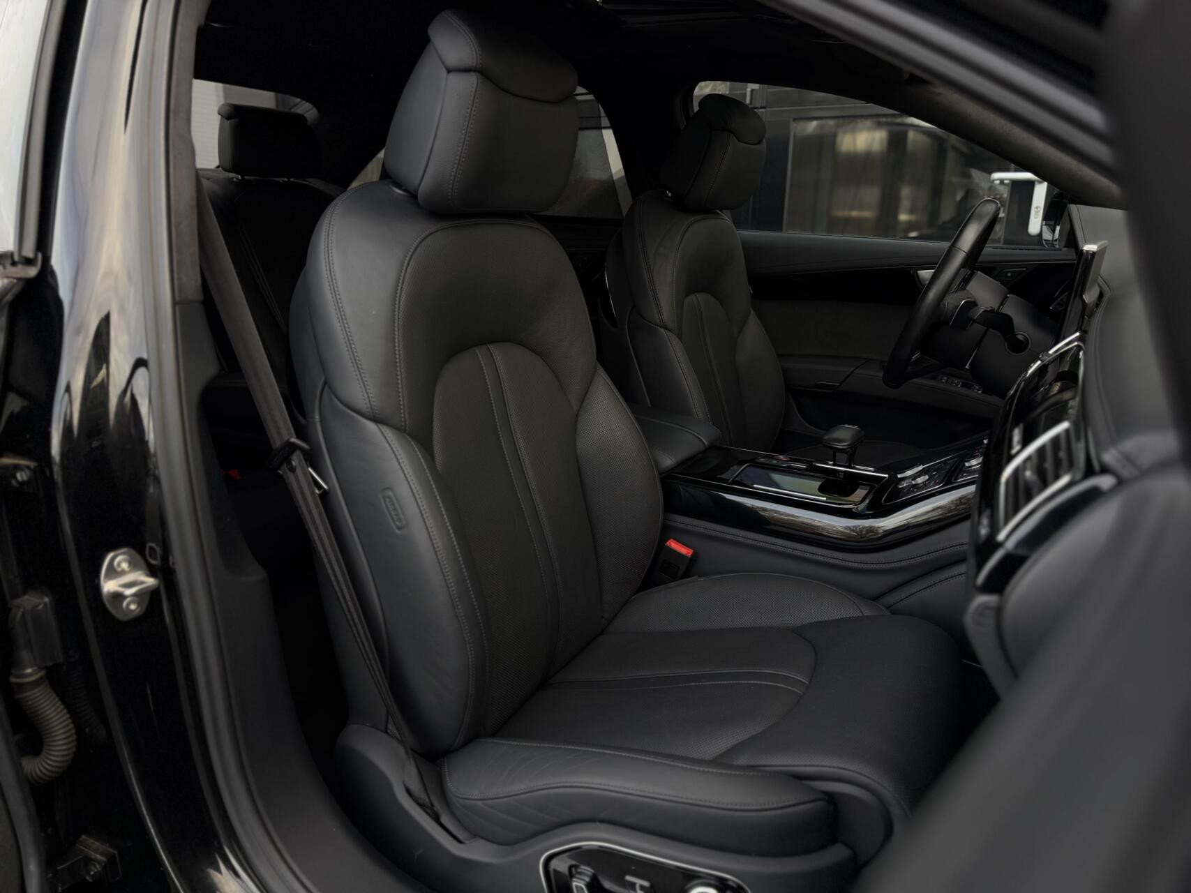 Hoofdafbeelding Audi S8