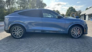 Ford Mustang Mach-E Ford Mustang Mach-E 98kWh 487 pk AWD GT Extended 486pk | Panoramadak | Vapor blue | Garantie tot  27-02-2028 of 100.000 KM - afbeelding nr 2