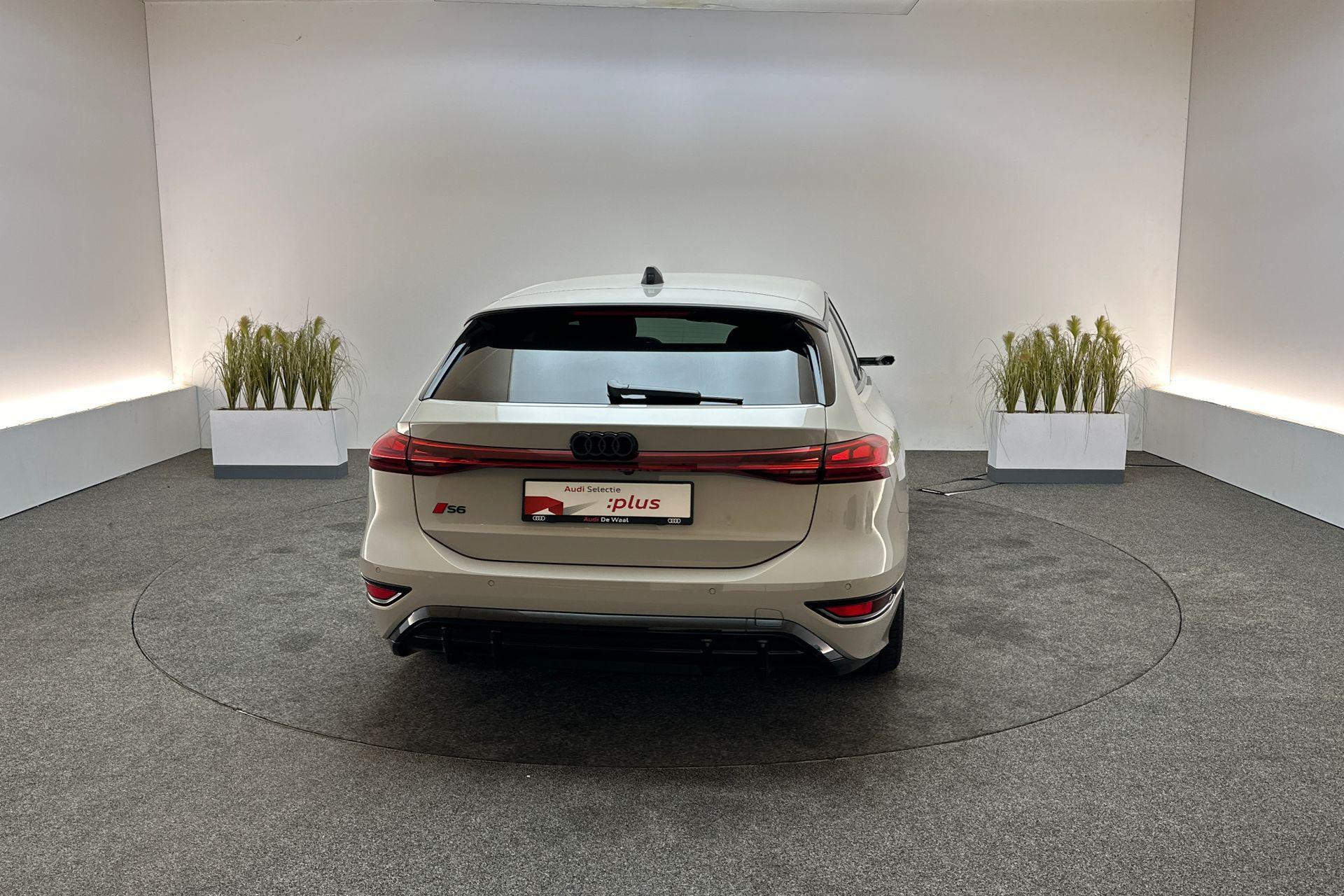 Hoofdafbeelding Audi S6 Avant e-tron