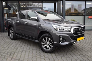 Toyota Hilux 2.4 D-4D DUBBEL CABIN EXECUTIVE A/T 5 SITZ 4WD
