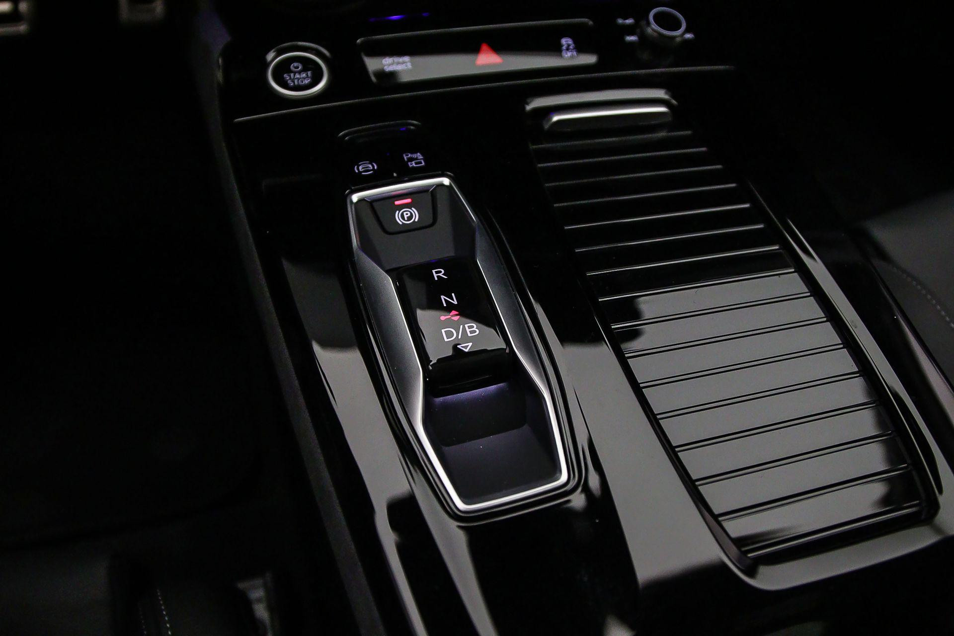 Hoofdafbeelding Audi A6 Avant e-tron