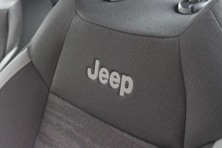 Jeep Avenger Jeep Avenger LONGTITUDE 156PK 54 kWh | NAVIGATIE | DRAADLOZE APPLE CARPLAY/ANDROID AUTO | KEYLESS ENTRY/START | CRUISE CONTROL | PARKEERSENSOREN ACHTER | DAB+ RADIO | CLIMATE CONTROL | DRAADLOZE TELEFOONLADER | LED KOPLAMPEN | - afbeelding nr 28