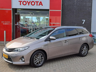 Toyota Auris Touring Sports 1.8 HYBRID LEASE NAVI STOELVERWARMING PANORAMADAK PARK-SENSOREN TREKHAAK CAMERA CRUISE PRIVACY-GLASS