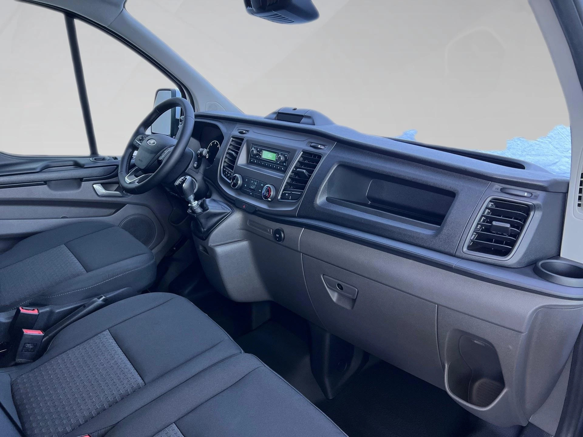 Ford-Transit Custom-image-4