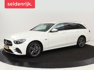 Hoofdafbeelding Mercedes-Benz E-Klasse Mercedes-Benz E-klasse 300e AMG | Trekhaak | Stoelverwarming | Camera | Carplay | Leder/Alcantara | Navigatie | Widescreen | Full LED | Sfeerverlichting | PHEV | Plug In