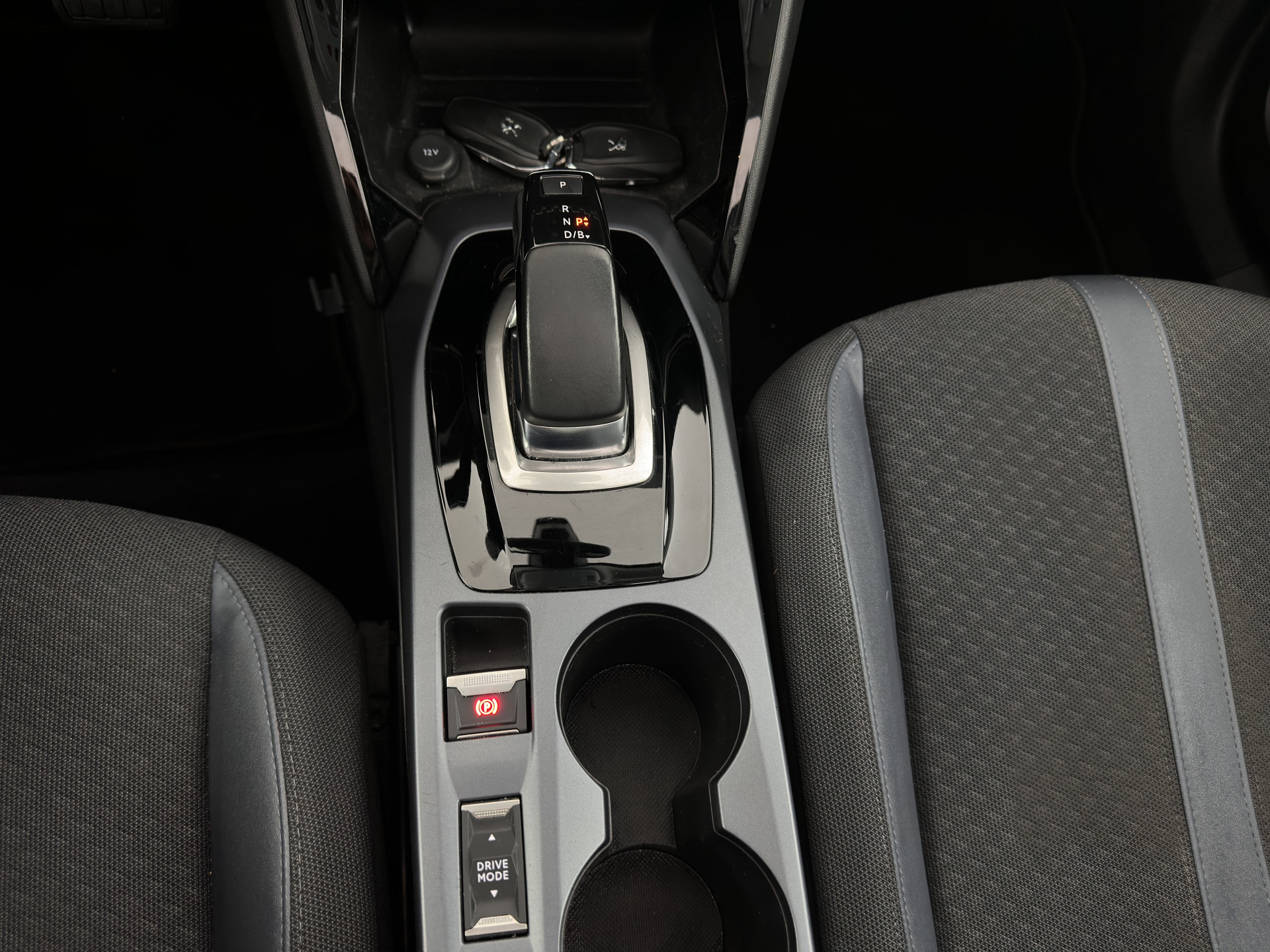 Hoofdafbeelding Peugeot e-2008