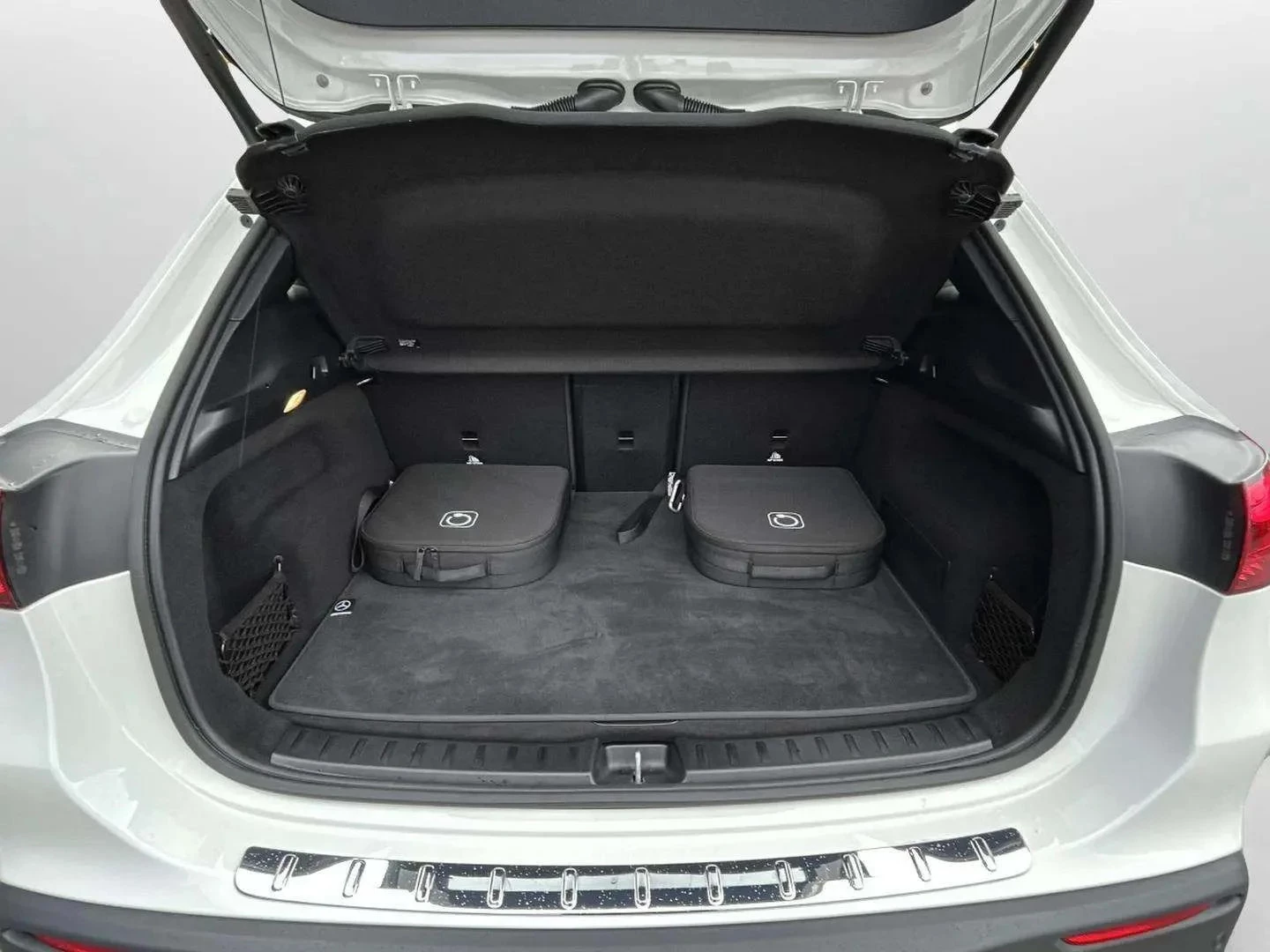 Mercedes-Benz-EQA-image-21