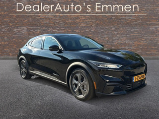Hoofdafbeelding Ford Mustang Mach-E Ford Mustang Mach-E Extended 98 kWh ECC LMV LEDER NAVI SOH 94%