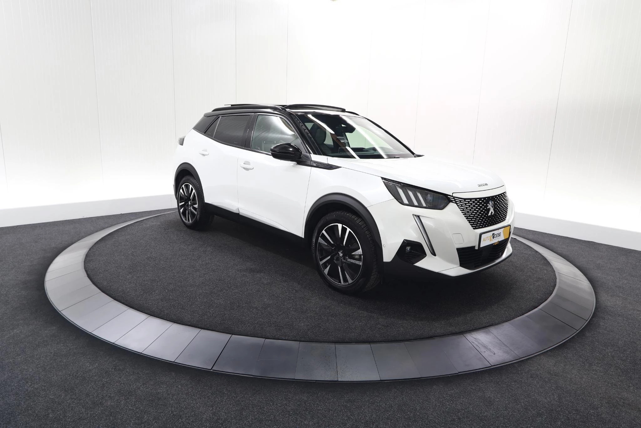 Hoofdafbeelding Peugeot e-2008